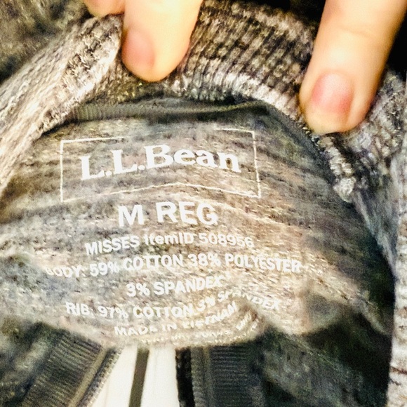 L.L. Bean Ladies Gray Hooded Zip-Up Jacket. Size Medium - Picture 6 of 6